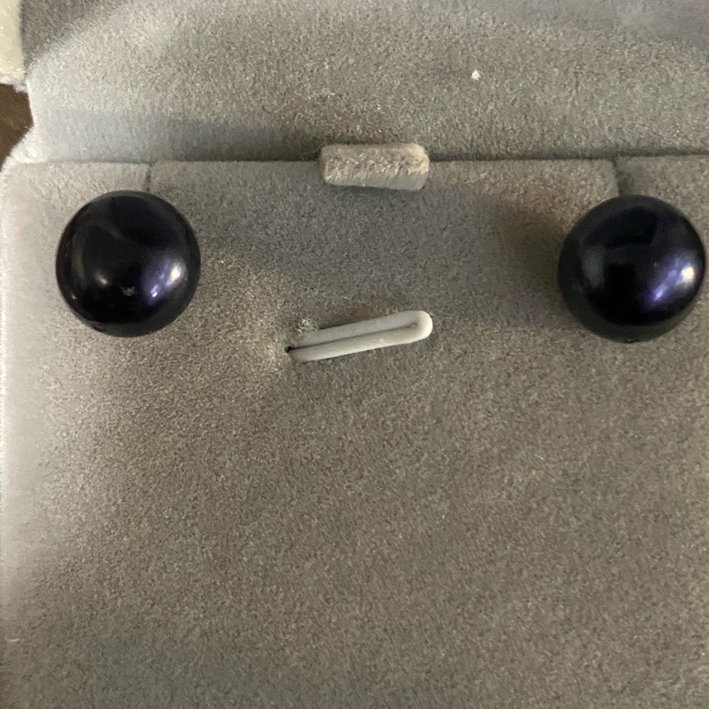 Pearl earrings in gold